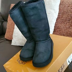 Kids tall ugg black